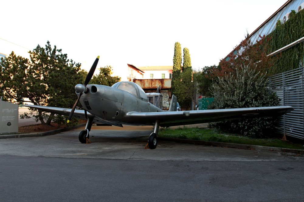 Aereo da addestramento Piaggio, costruito tra il 1950 e il 1951 esposto all'ingresso del Museo Piaggio