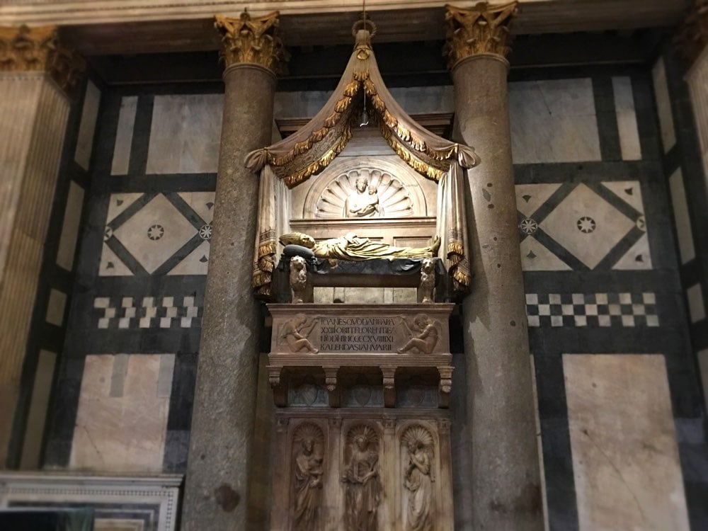 Tomba dell'Antipapa Giovanni XXIII di Donatello e Michelozzo nel Battistero di Firenze