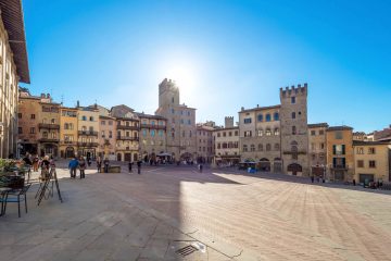 Piazza Grande ad Arezzo in una giornata di sole