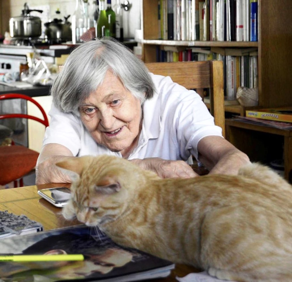 Margherita Hack con uno dei suoi gatti