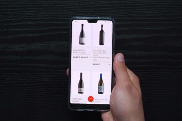 Schermata mobile con navigazione di e-commerce di vino italiano