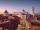 Vista sui monumenti di Pisa al tramonto: Torre, Duomo e Battistero