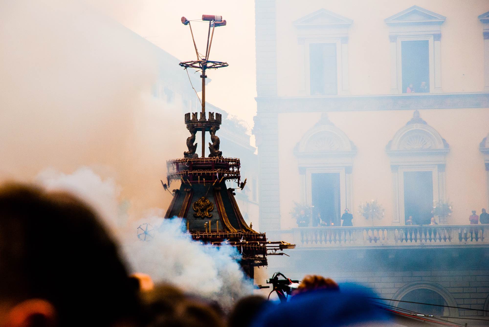 Lo Scoppio del Carro a Firenze in Piazza Duomo la mattina di Pasqua, antica tradizione pasquale toscana