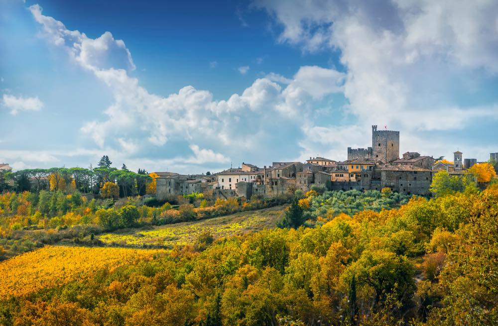 Borgo medievale di Castellina in Chianti in autunno, Toscana