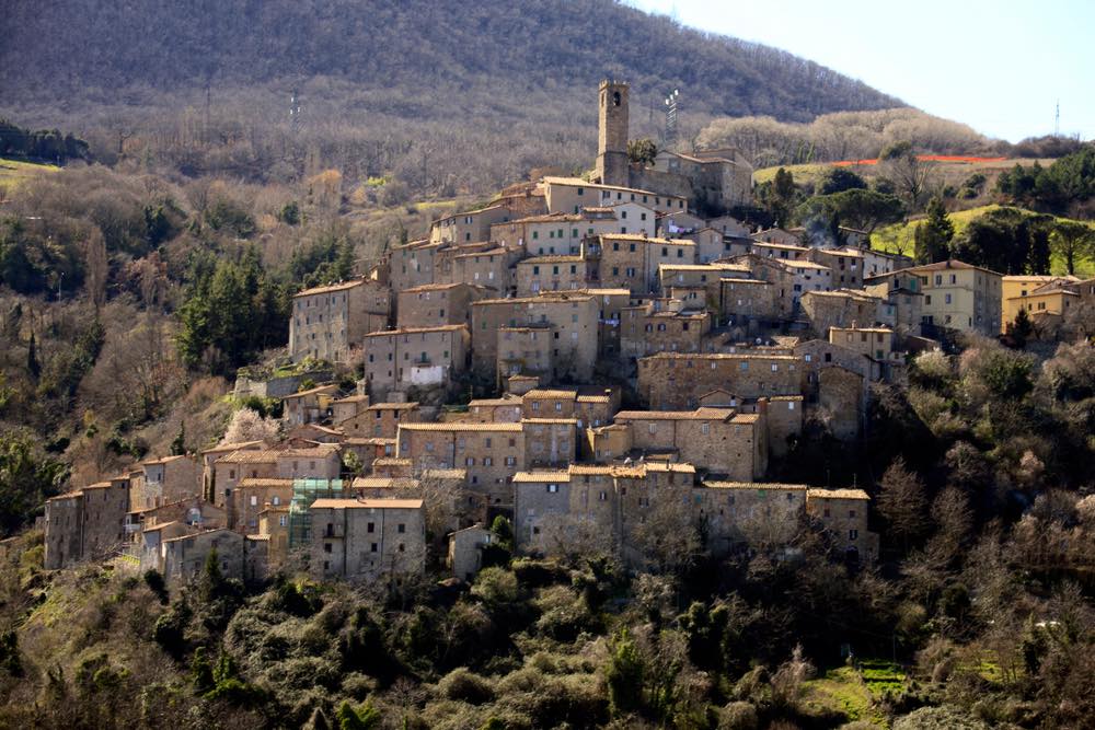Il borgo di Castelnuovo Val di Cecina in provincia di Pisa, Toscana