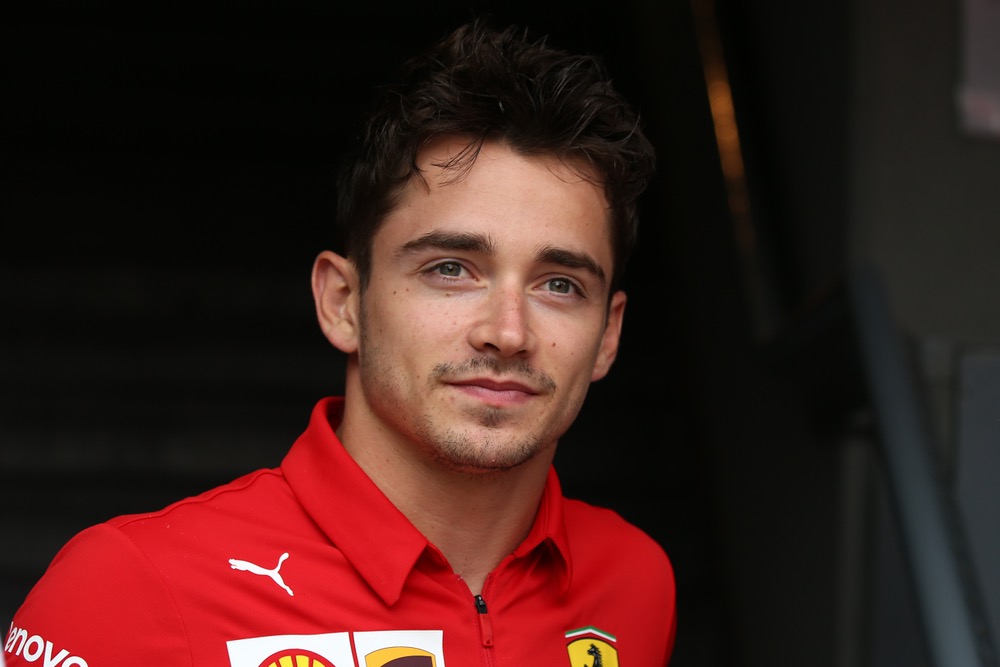 Charles Leclerc con tuta della Ferrari a Monza