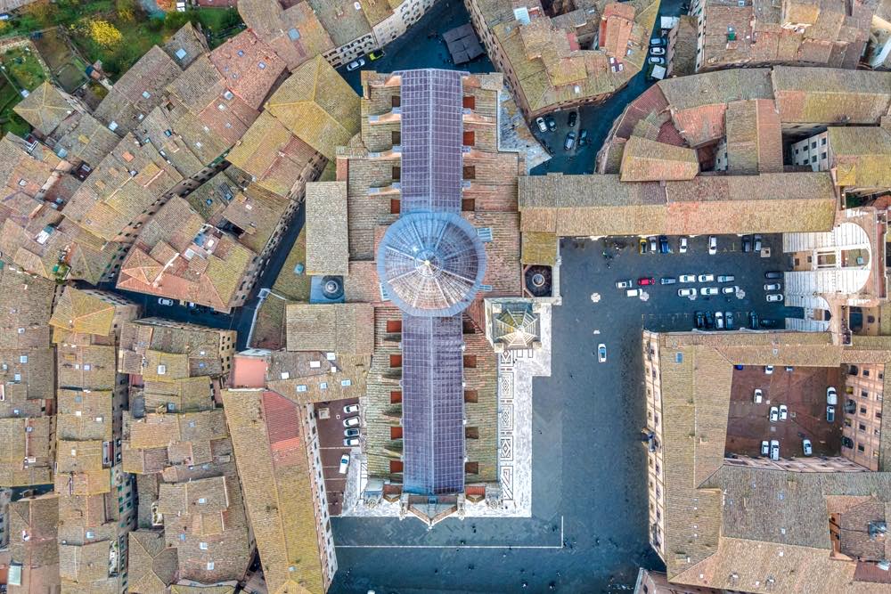 Il Duomo di Siena ripreso dell'alto con un drone