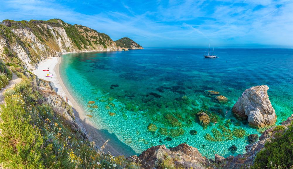 Vista sulla spiaggia di Sansone all'isola d'Elba, una delle più belle cale della Toscana