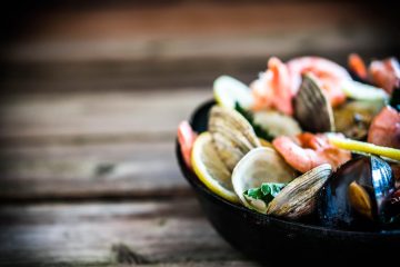 Antipasto misto di frutti di mare in un ristorante in Toscana