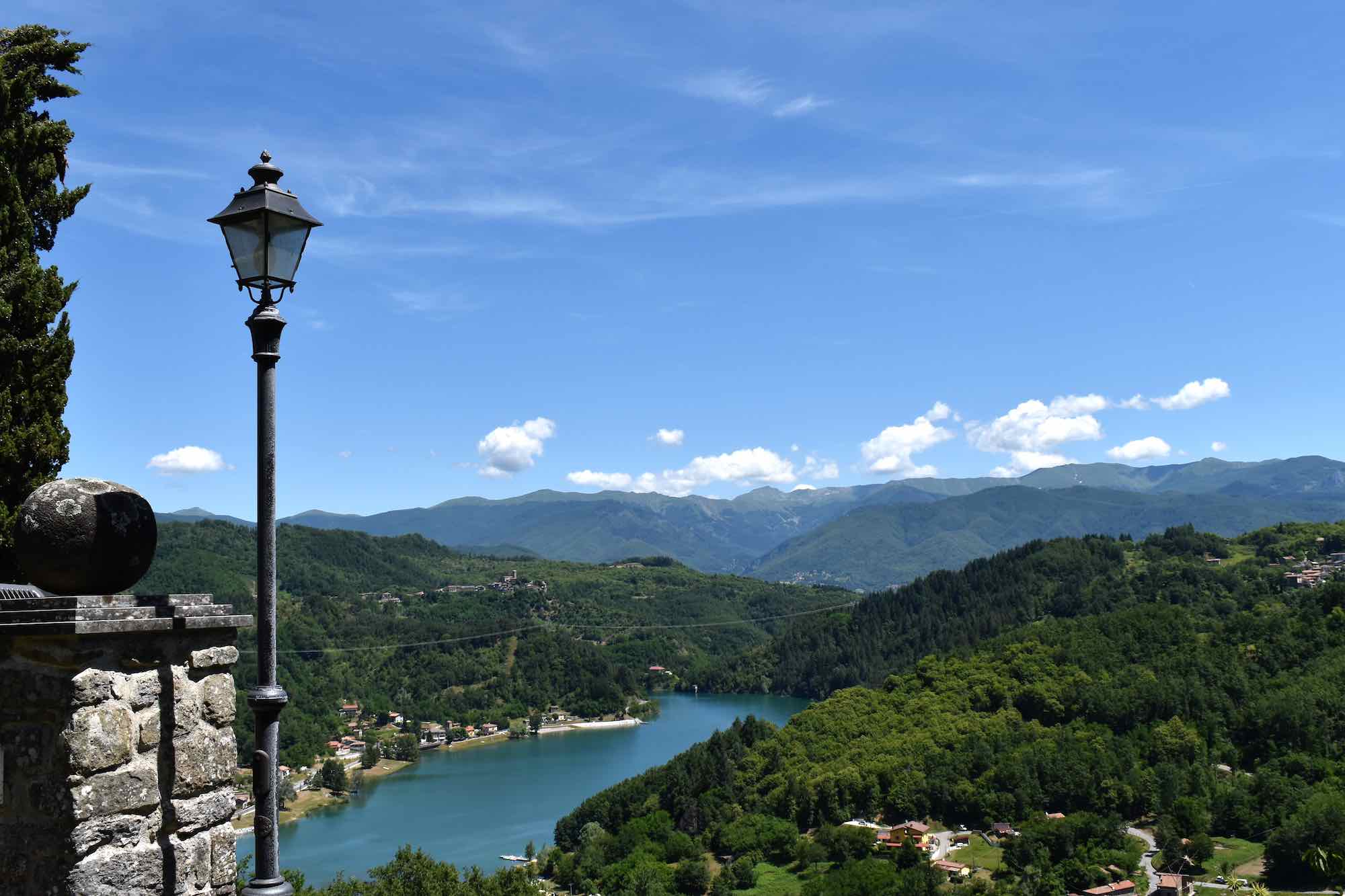 Panorama sul Lago di Gremolazzo in Lunigiana, Toscana