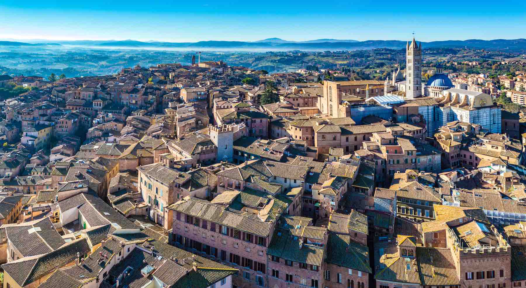 Veduta panoramica di Siena in una giornata tersa