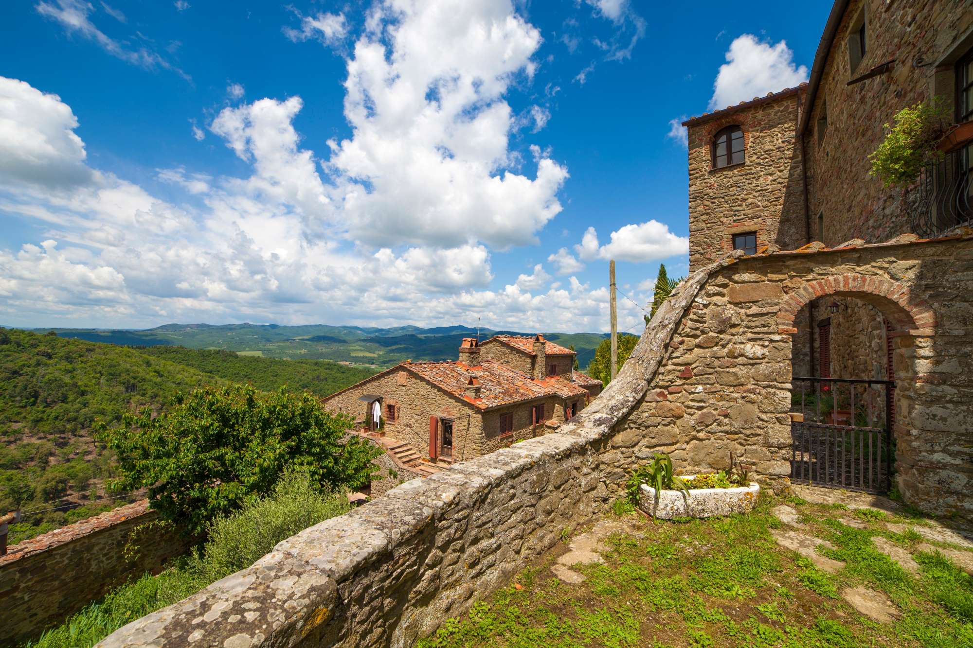 Rapale, piccolo borgo toscano in Valdambra (o Val d'Ambra), territorio tra Chianti, Valdarno e Valdichiana
