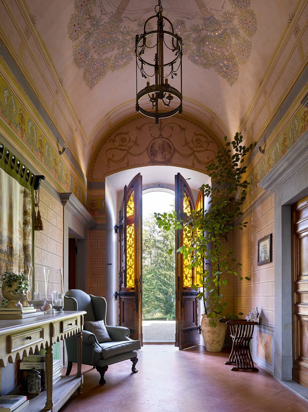 L'entrata interna di Villa La Commenda Concordia a Vicchio di Mugello