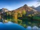 Isola Santa, borgo medievale, lago e Alpi Apuane in autunno. Garfagnana