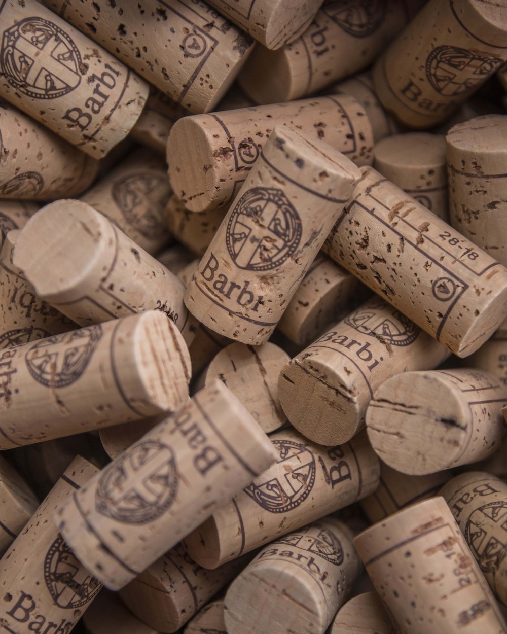 Tappi delle bottiglie di vino della Fattoria dei Barbi, Montalcino, Toscana