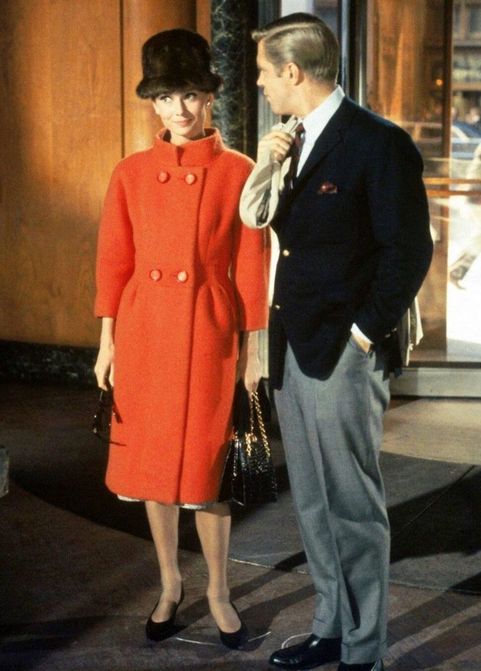 Audrey Hepburn in Colazione da Tiffany indossa un cappotto di Panno Casentino