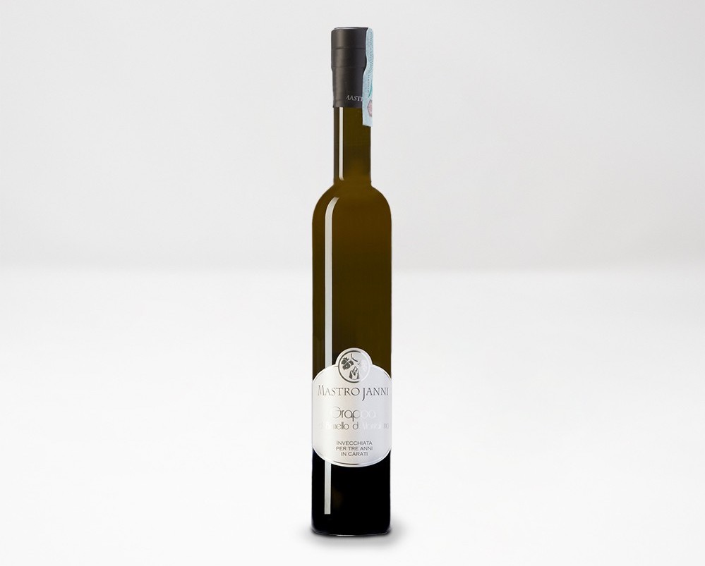 Bottiglia di Grappa Riserva Mastrojanni, considerata una delle migliori grappe toscane
