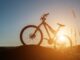 Mountain Bike al tramonto in collina, Toscana