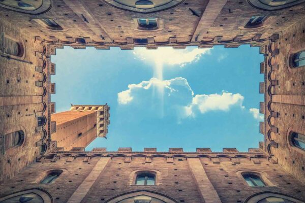 La Torre del Mangia ripresa dall'interno del Palazzo Comunale, Siena, Toscana