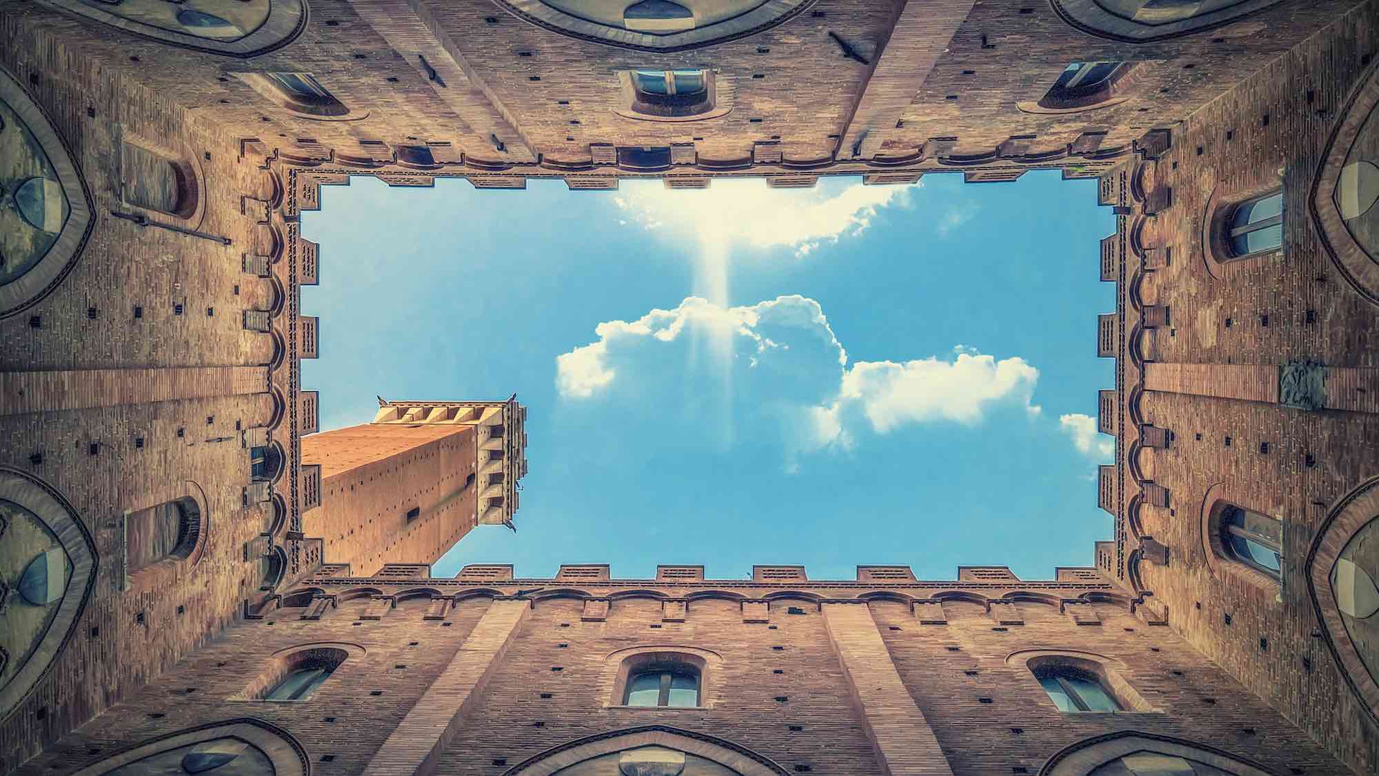 La Torre del Mangia ripresa dall'interno del Palazzo Comunale, Siena, Toscana