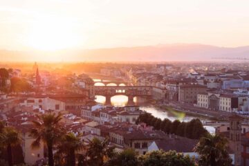 Tramonto a Firenze dietro Ponte Vecchio