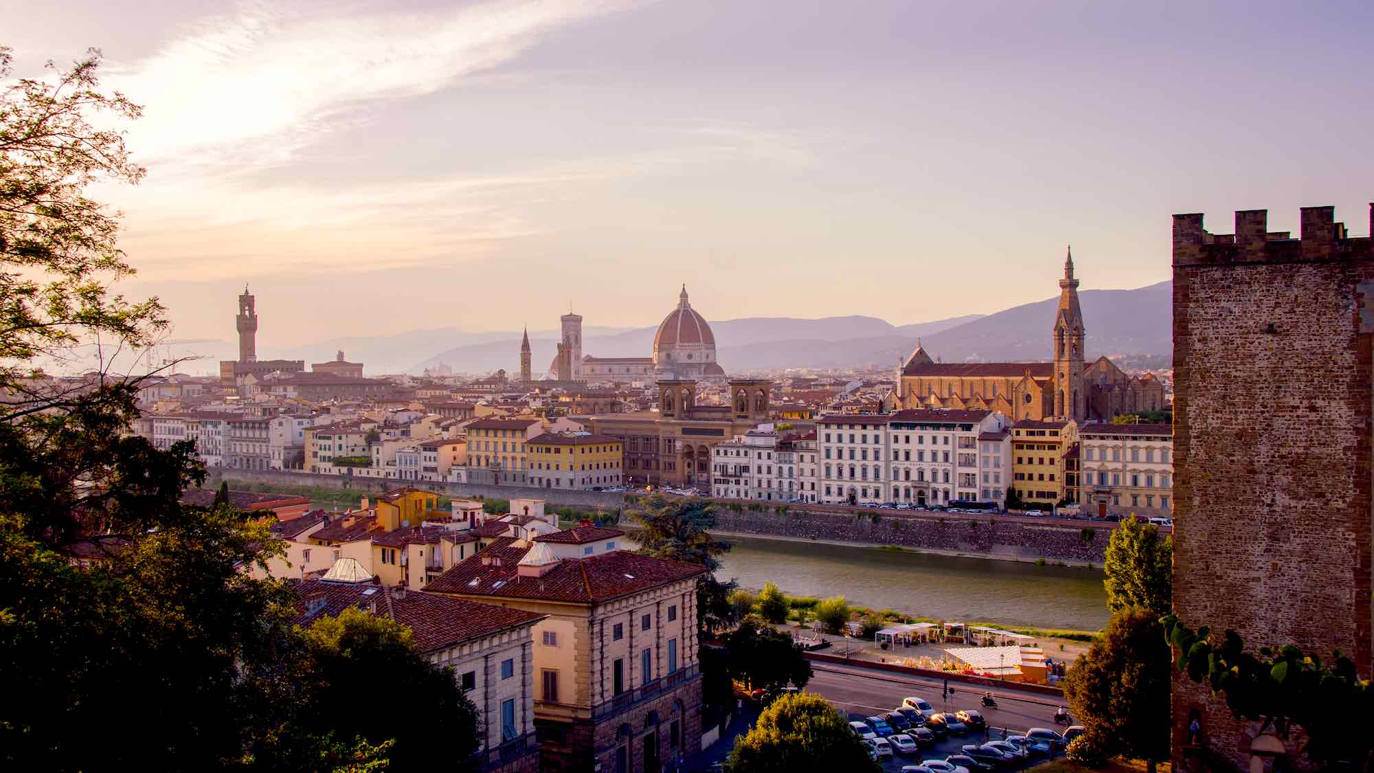 Firenze al tramonto ripresa da dietro la Torre di San Niccolò
