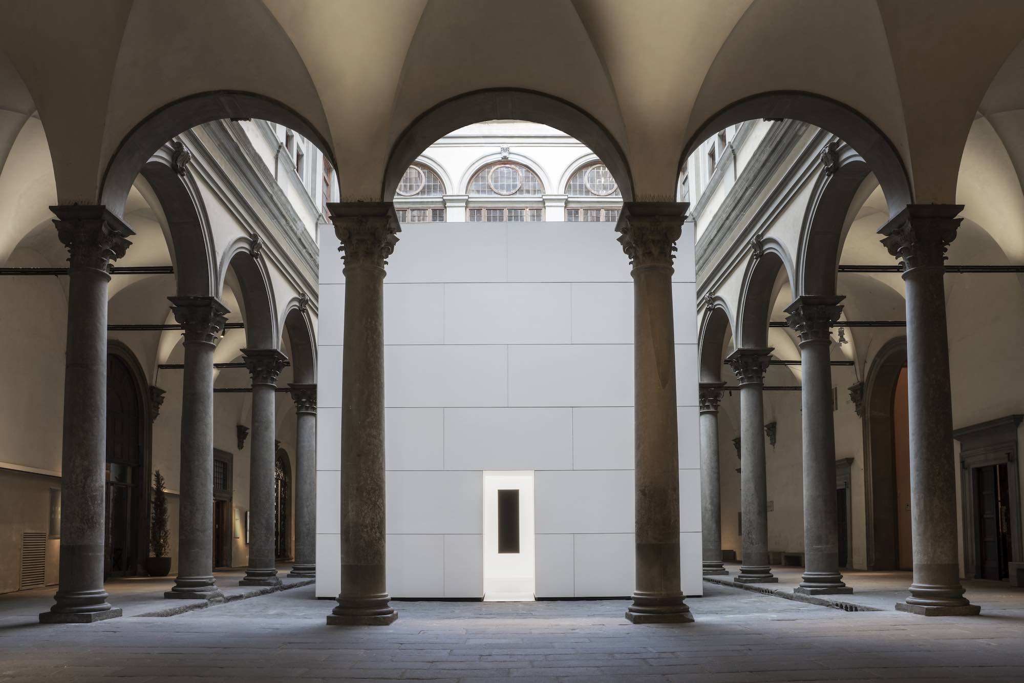 Anish Kapoor, Void Padillon VII, cortile di Palazzo Strozzi, Firenze, foto Manuela Bersotti