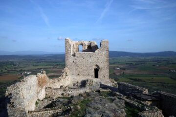 Castello di Montemassi ripreso dall'alto con panorama