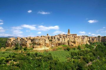 Il borgo toscano di Pitigliano nel sud della Toscana, uno dei famosi Borghi del Tufo
