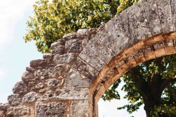 Arco nelle antiche mura di Volterra