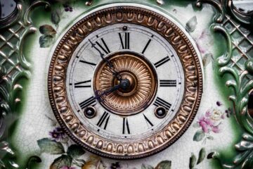 Orologio di ceramica di inizio Novecento