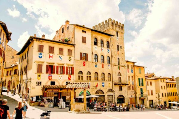 Piazza Grande ad Arezzo, città toscana